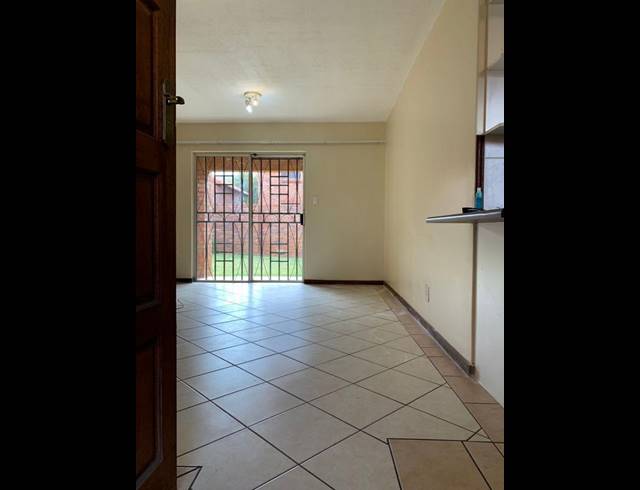 2 BEDROOM APARTMENT FOR SALE IN MOOIKLOOF RIDGE ESTATE